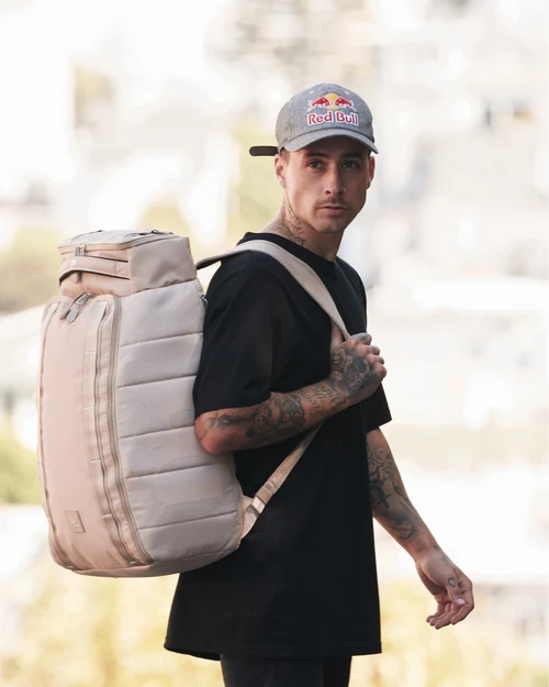 DB BOARD BAGS HUGGER BACKPACK 30L DESER KHAKI (EX) - Image 2