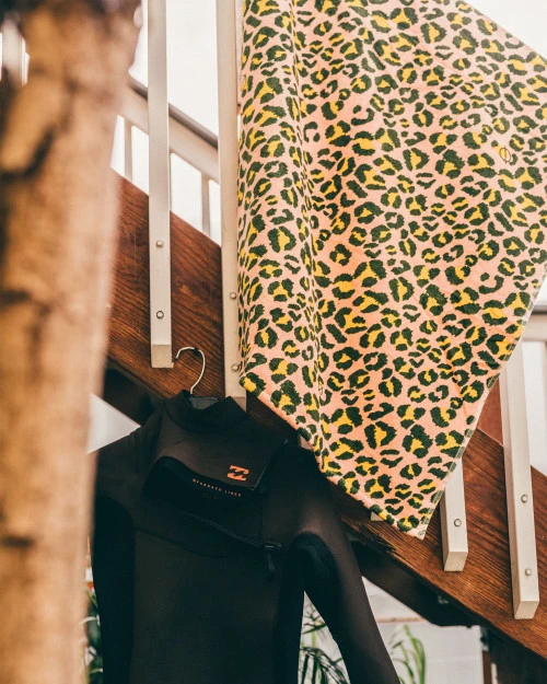 LEUS HOT SPOTS TOWEL (EX) - Image 3