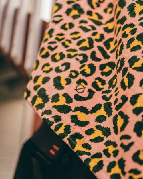 LEUS HOT SPOTS TOWEL (EX) - Image 4