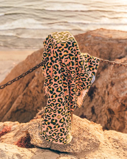 LEUS HOT SPOTS TOWEL (EX) - Image 5