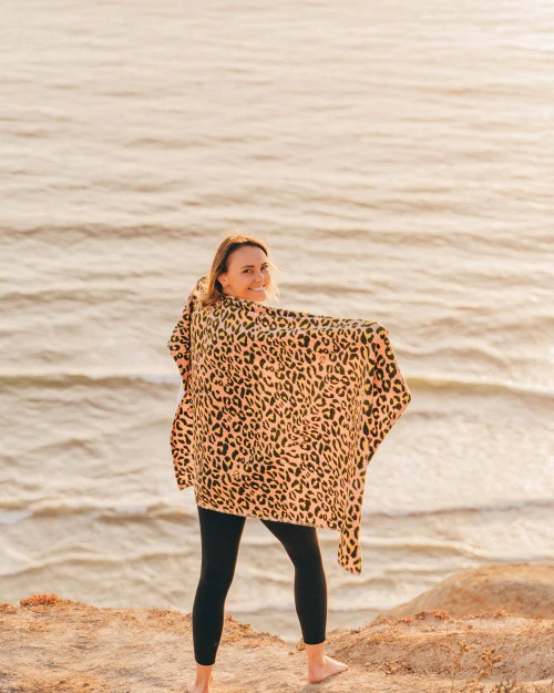 LEUS HOT SPOTS TOWEL (EX) - Image 6